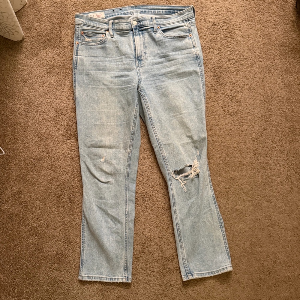 Gap vintage slim Straight mid rise distressed Jeans, size 32 regular.